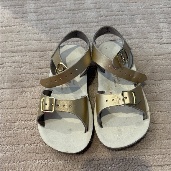 Chic Gold Kids Sandals with Buckle Straps - Picture 1 of 4